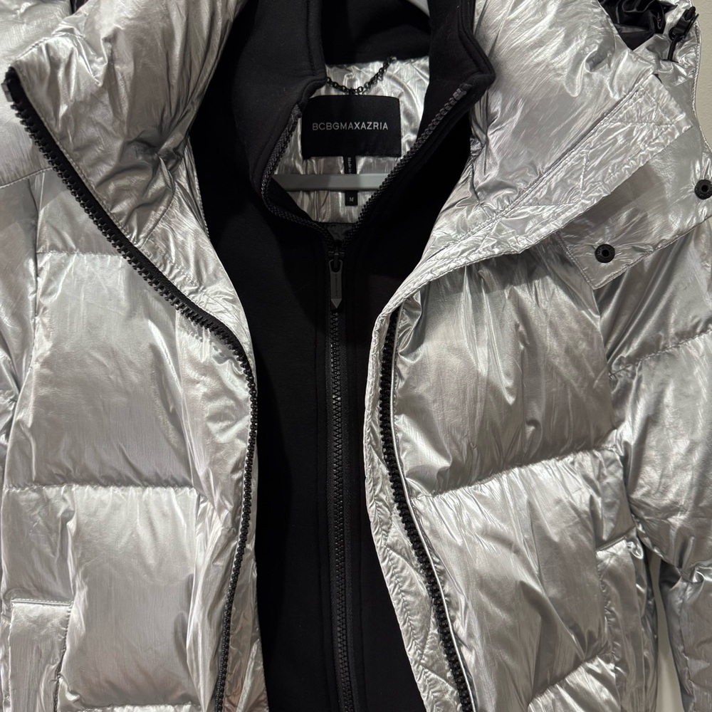 Metalic Silver Puffer Coat Size Medium BCBG Maxazria - Picture 5 of 10